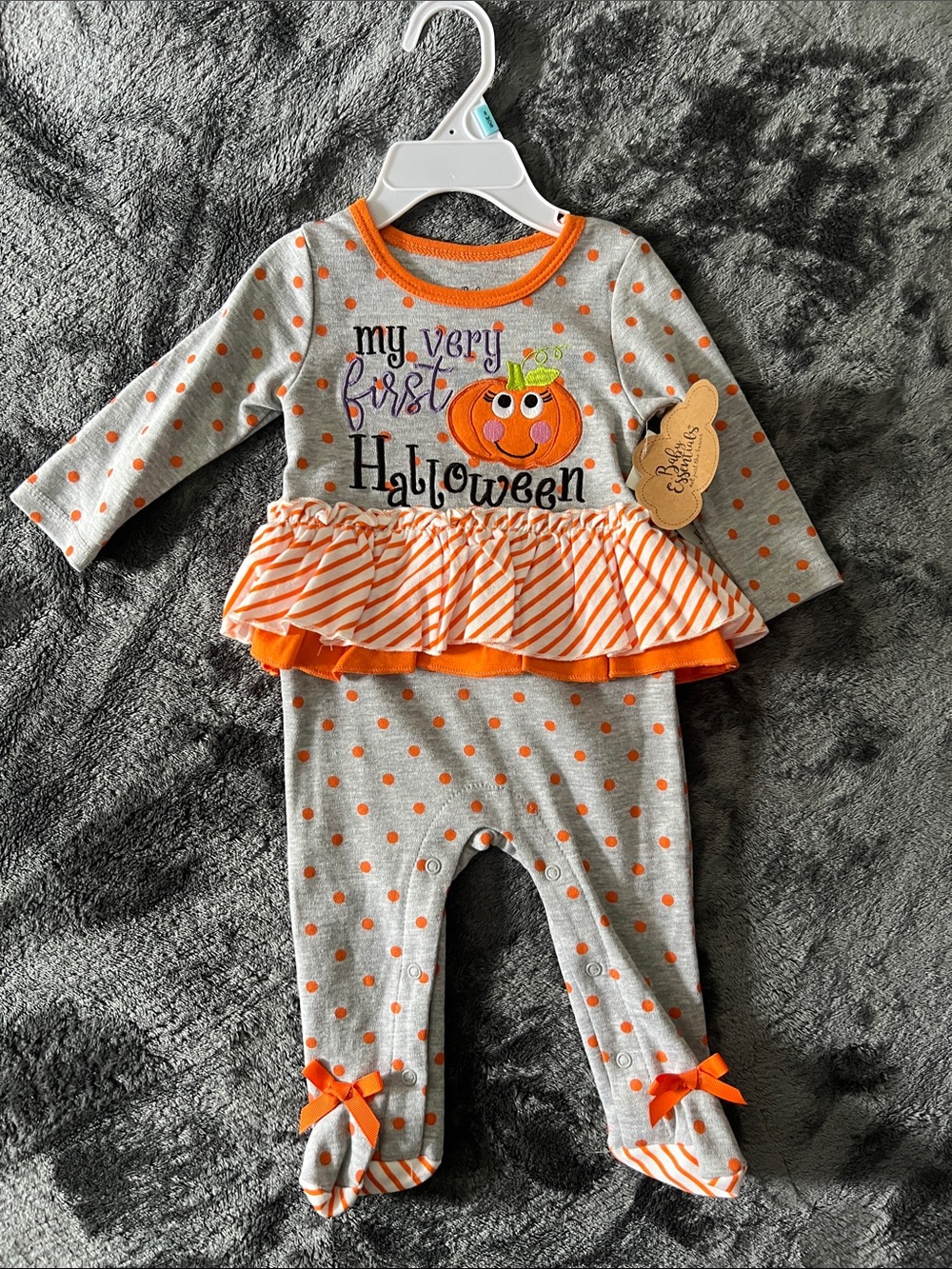 Baby Essentials Gray & Orange Pumpkin Ruffle Footie 6m - First Halloween